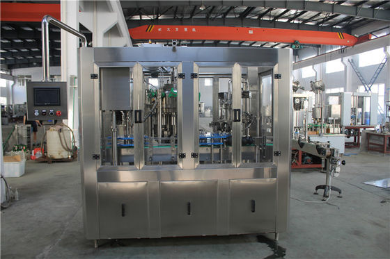 China 3 em 1 máquina de engarrafamento carbonatada da bebida fornecedor
